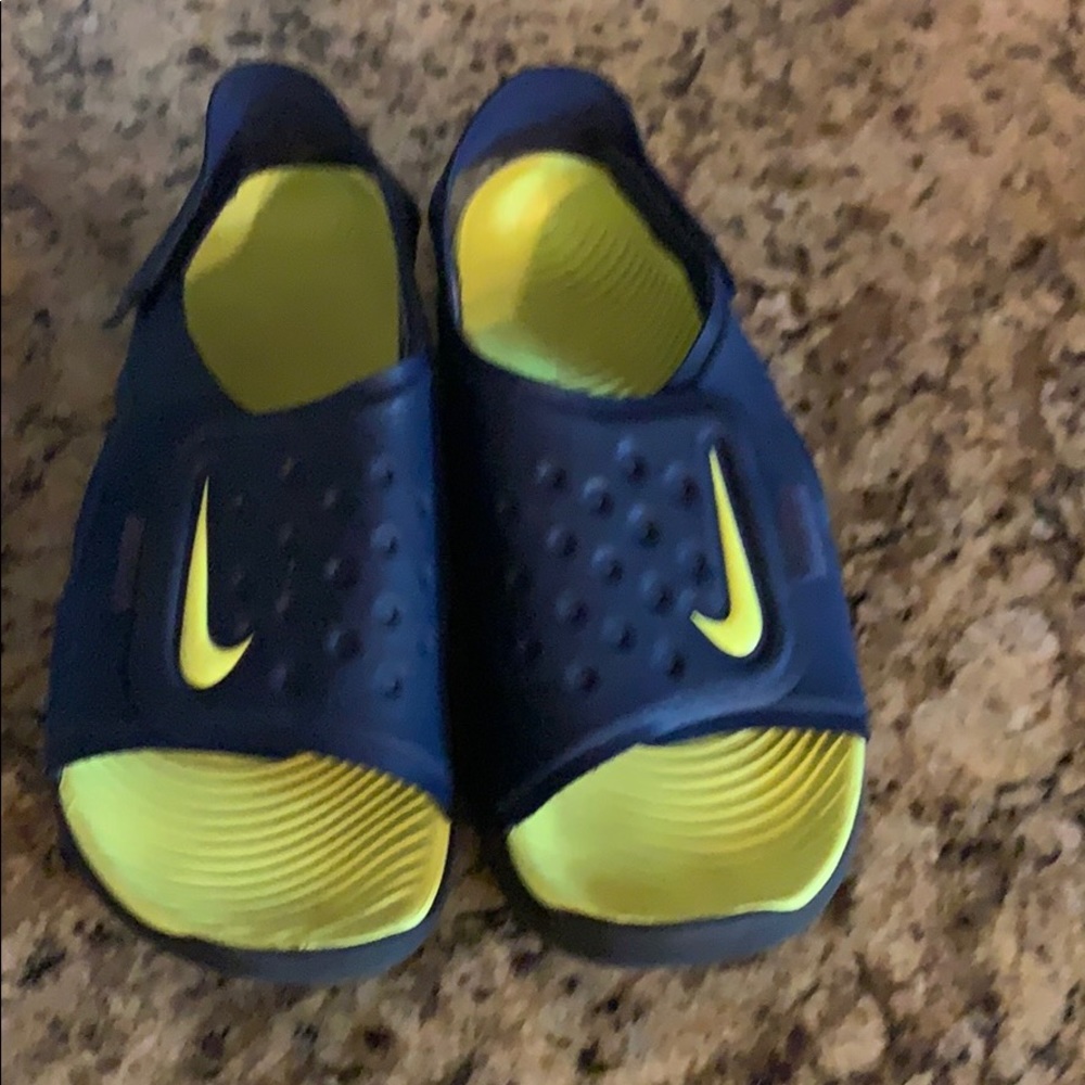 Nike Sunray sandals